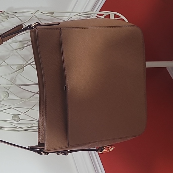 Michael Kors Crossbody Bag Tan Leather with Gold Metal Accents - Picture 8 of 10